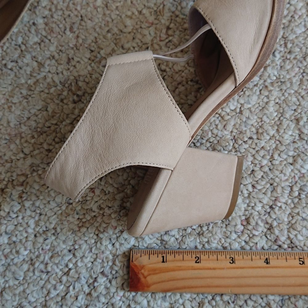 Eileen Fisher Doe Earth Tumbled Nubuck Sandal in beige size 6 - Picture 10 of 13
